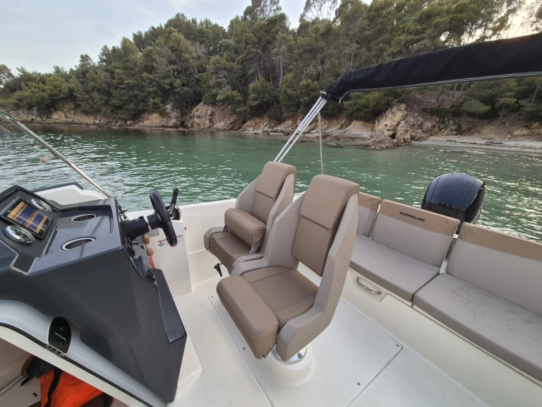 Wynajem Motorówka Quicksilver z patentem 