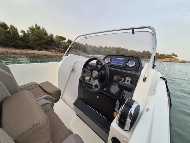 Motorówka do wynajmu w La Londe-les-Maures w najlepszej cenie