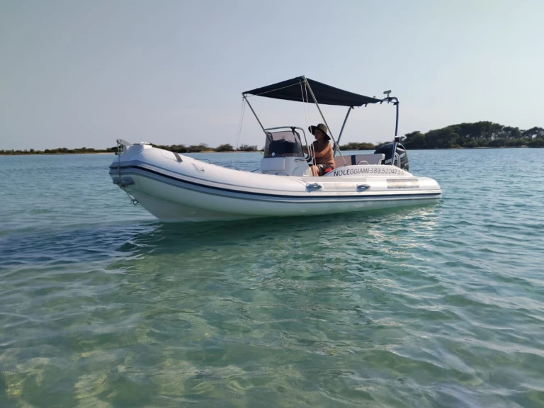Łódż półsztywna do wynajmu w Porto Cesareo w najlepszej cenie