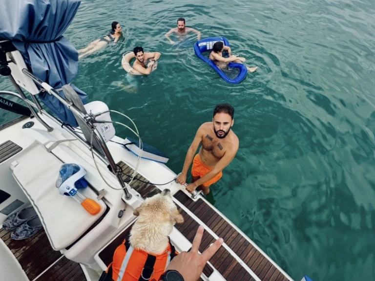 Jeanneau Sun Odyssey 42i między profesjonalistami a osobami prywatnymi w El Puerto de Santa María
