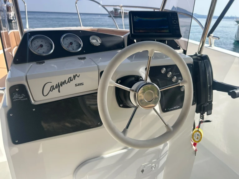 Wynajem w Marina Greenwich- Motor yacht Caymam 585 na SamBoat