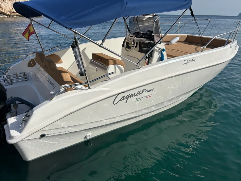 Wynajmij Motor yacht Caymam 585 w Marina Greenwich