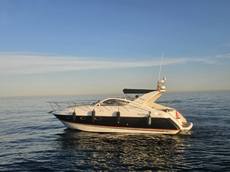 Wynajmij Motorówka z lub bez skippera Fairline w Puerto Banús