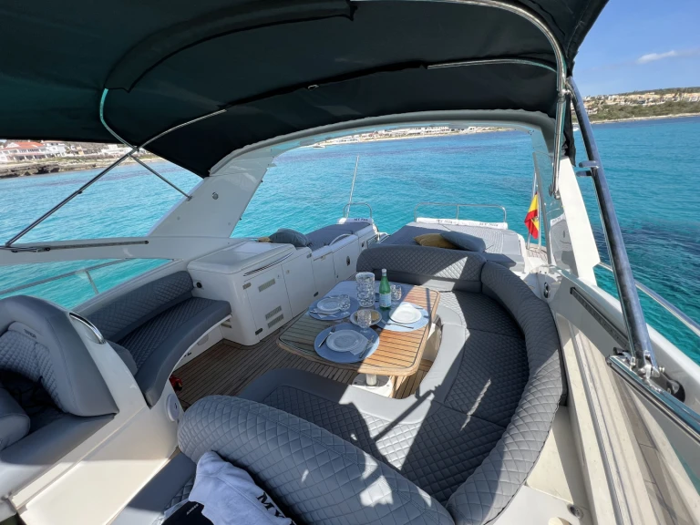 Wynajmij Motorówka z lub bez skippera Fairline w Mahon
