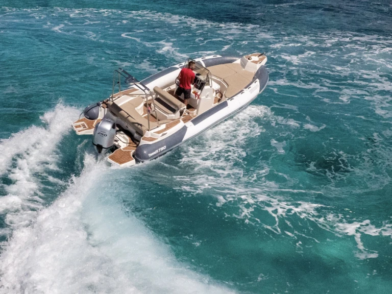 Wynajem Łódż półsztywna w Hvar - Marlin Boat 790 Pro Dynamic