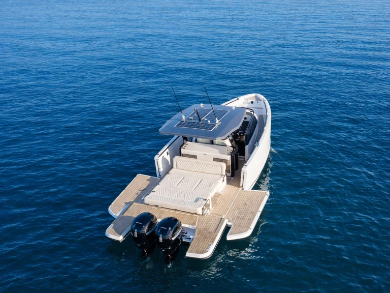 Virtue Yacht top one między profesjonalistami a osobami prywatnymi w Portisco