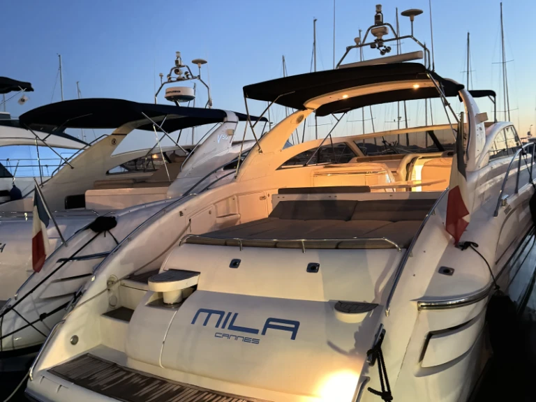 Princess Princess V52 między profesjonalistami a osobami prywatnymi w Cannes