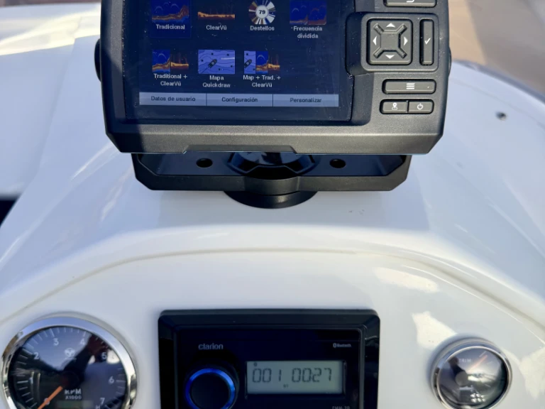 Motorówka do wynajmu w Sant Antoni de Portmany w najlepszej cenie