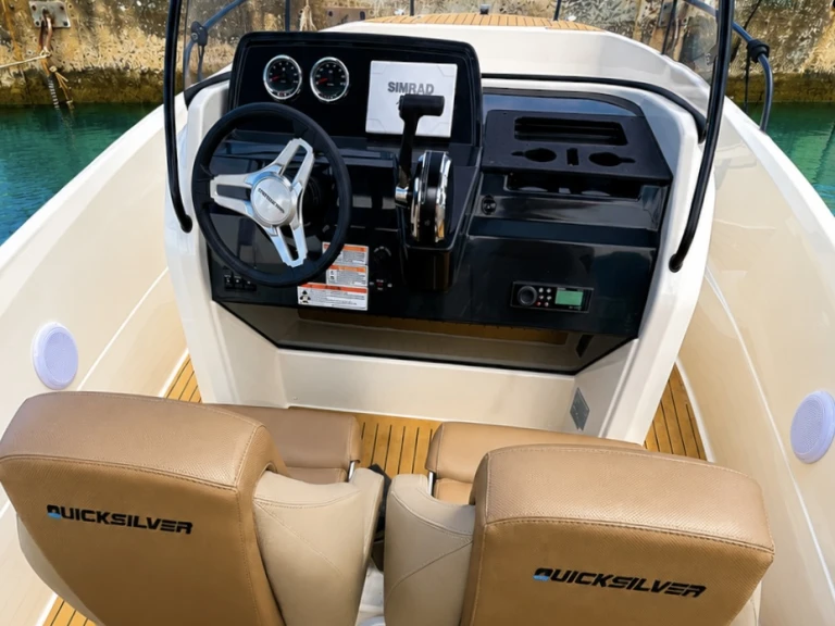 Wynajem Motorówka Quicksilver z patentem 