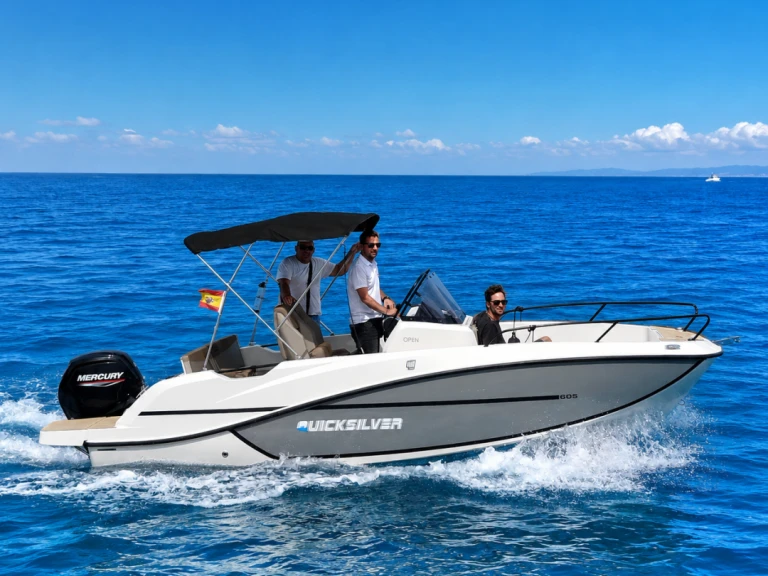 Quicksilver Activ 605 Open między profesjonalistami a osobami prywatnymi w Benalmadena