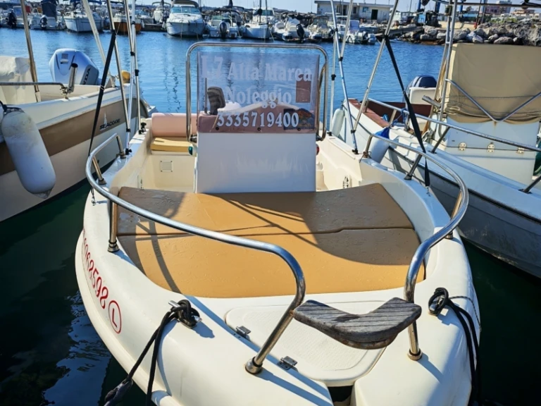 Wynajem łodzi Sharko 550 w Marina di San Foca na SamBoat 