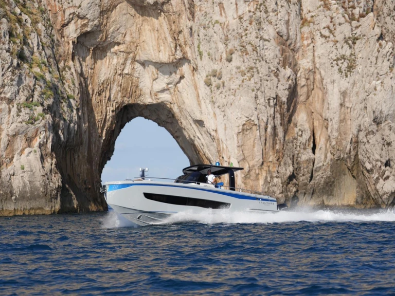Allures Italyure 38 Sport między profesjonalistami a osobami prywatnymi w Sorrento