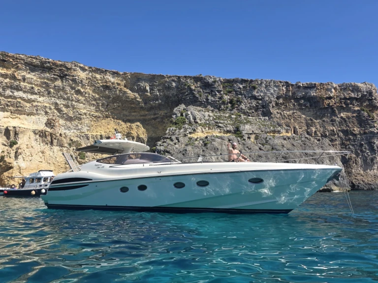 Motorówka do wynajmu w Saint Paul's Bay w najlepszej cenie