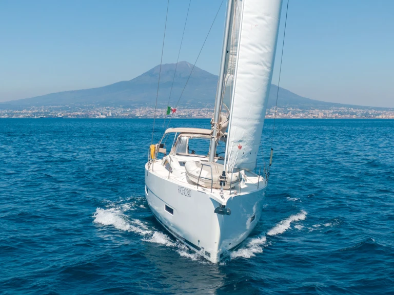 Żaglowiec do wynajmu w Castellammare di Stabia w najlepszej cenie