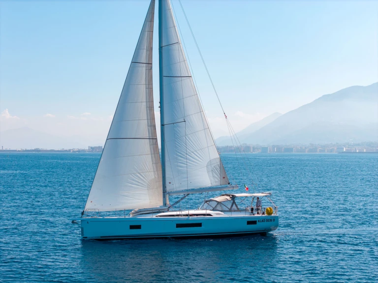 Wynajmij Żaglowiec z lub bez skippera Bénéteau w Castellammare di Stabia