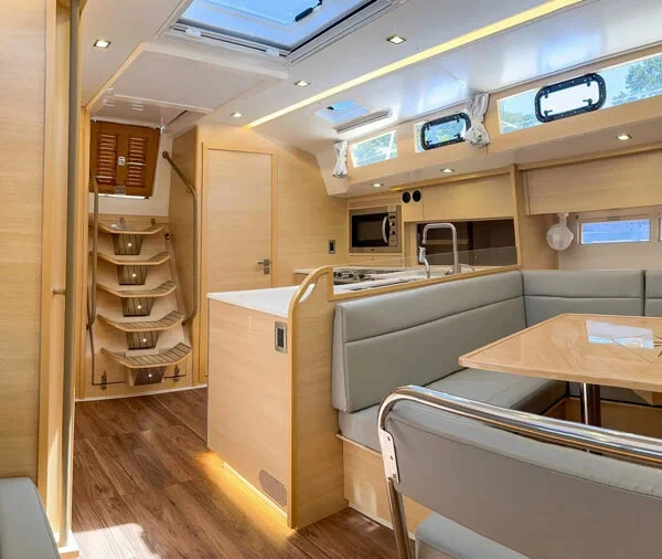 Wynajem Żaglowiec Delta Yacht z patentem 