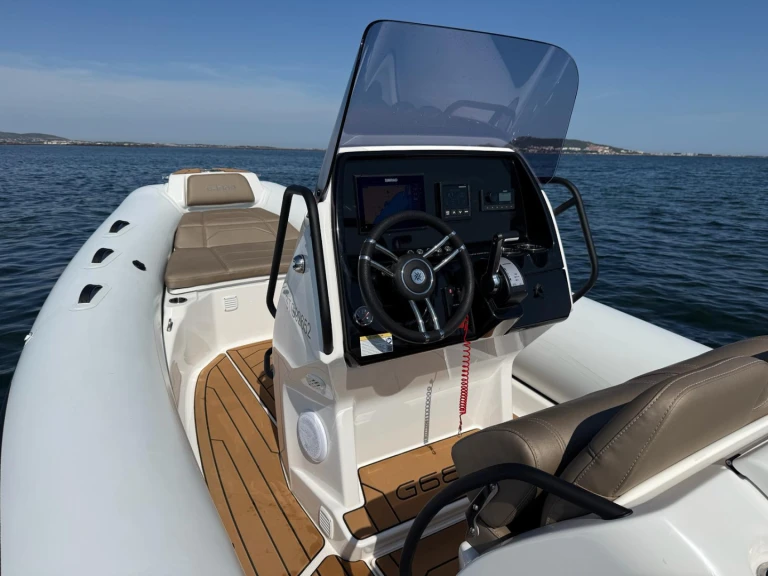 Wynajem Łódż półsztywna Grand Boats z patentem 