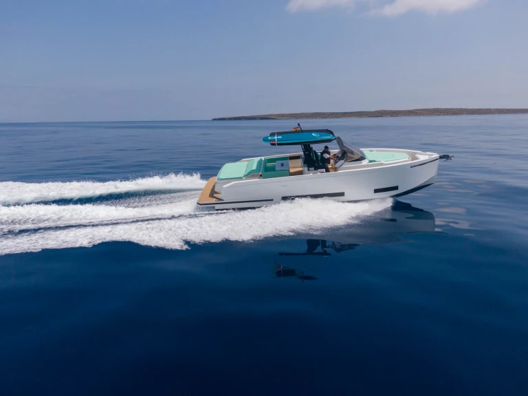 Motorówka do wynajmu w Ibiza Town w najlepszej cenie