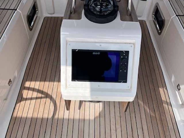 Bavaria Cruiser 46 między profesjonalistami a osobami prywatnymi w Gouvia