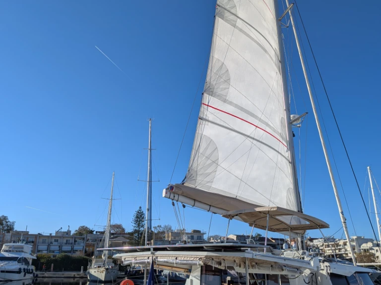 Fountaine Pajot Astrea 42 między profesjonalistami a osobami prywatnymi w Marsylia