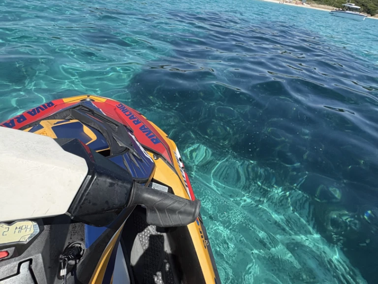 Wynajmij Sea-Doo Spark w Saint-Tropez