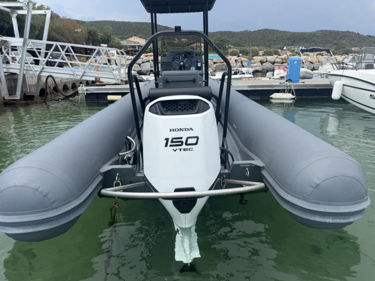 MAR SEA FISHER 680 między profesjonalistami a osobami prywatnymi w Porto Pollo