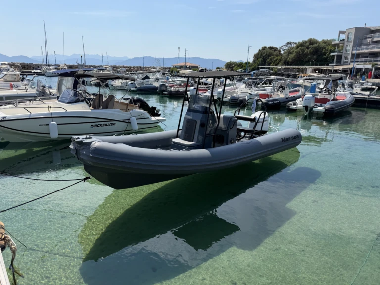 Wynajem łodzi Porto Pollo tanio FISHER 680