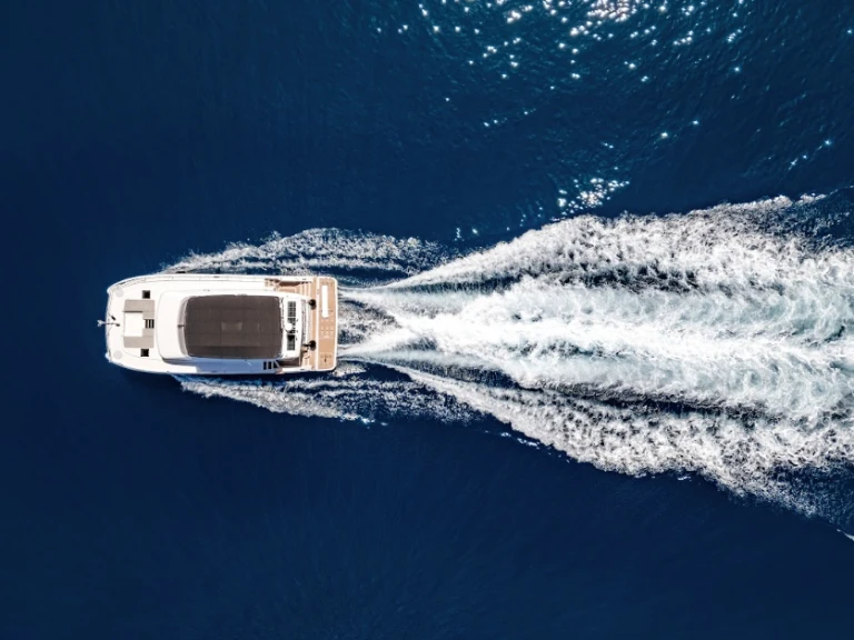 Wynajem Katamaran Fountaine Pajot z patentem 