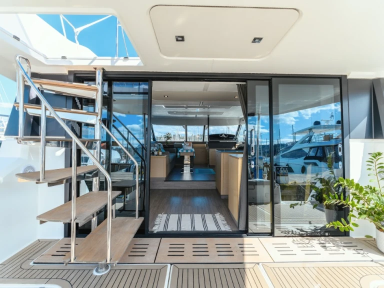 Fountaine Pajot Fountaine Pajot MY 44 Platinium między profesjonalistami a osobami prywatnymi w Korfu