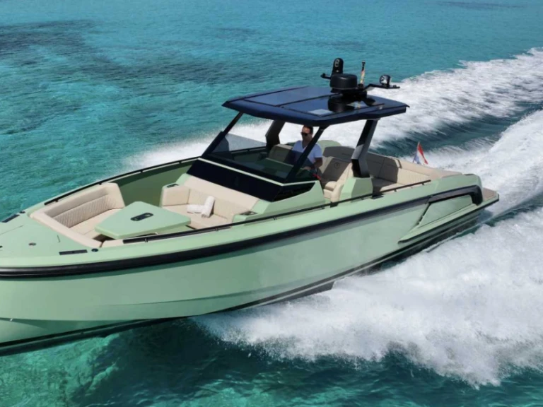 Wynajmij Vanquish VQ40 w Ibiza Town