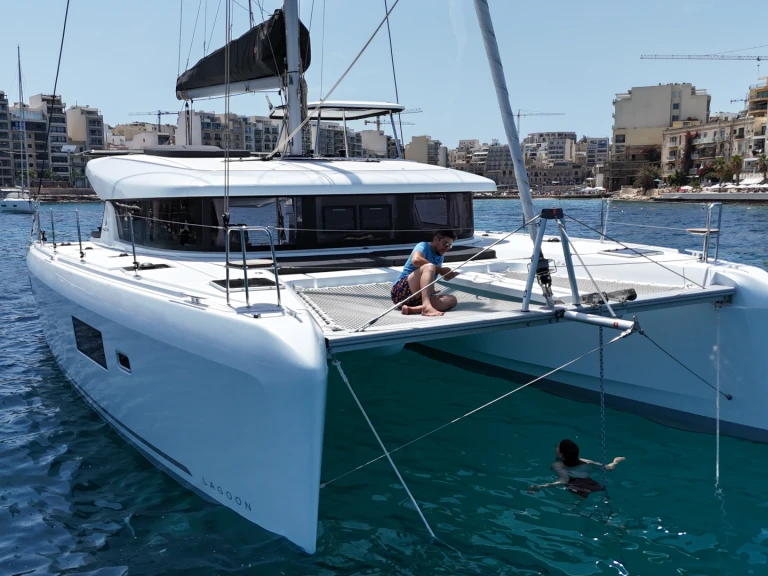 Wynajmij Lagoon Lagoon 42 w Il-Gżira