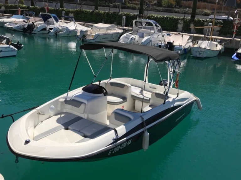 Motorówka do wynajmu w Club Nautico S'Estanyol w najlepszej cenie