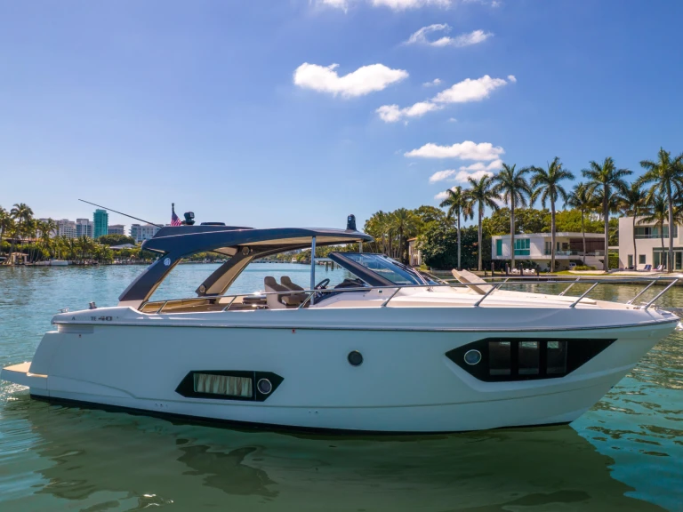 Absolute Yachts absolute 40 między profesjonalistami a osobami prywatnymi w Juan-les-Pins
