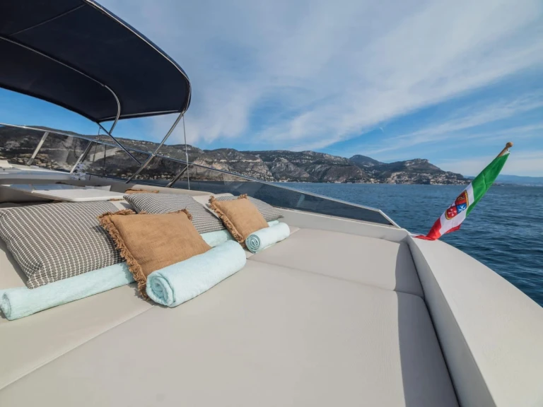 Luksusowy jacht do wynajmu w Saint-Jean-Cap-Ferrat w najlepszej cenie