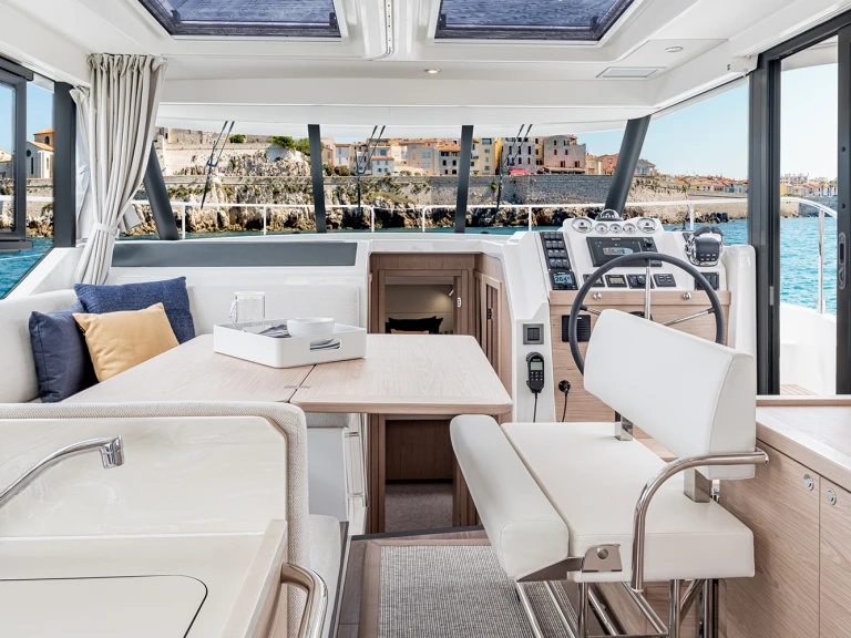 Bénéteau Swift Trawler 41 Fly między profesjonalistami a osobami prywatnymi w Juan-les-Pins