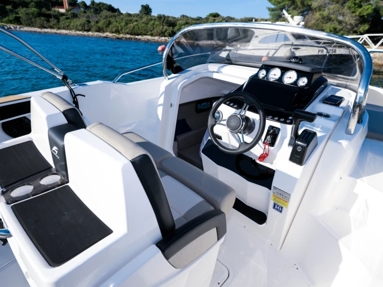 Wynajem łodzi Karnic 692 sl w Ugljan na SamBoat 