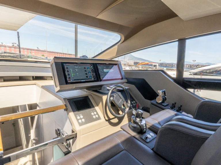 Wynajem łodzi Pershing 7x w Neapol na SamBoat 