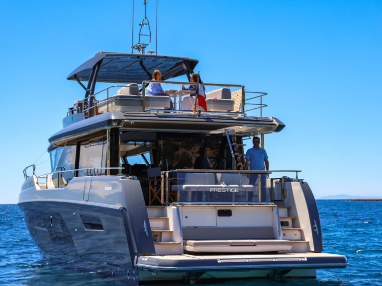 Wynajmij Luksusowy jacht z lub bez skippera Prestige Yachts w Juan-les-Pins