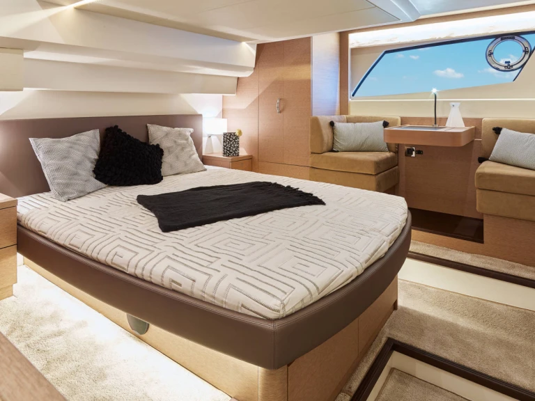 Wynajmij Luksusowy jacht z lub bez skippera Prestige Yachts w Golfe-Juan