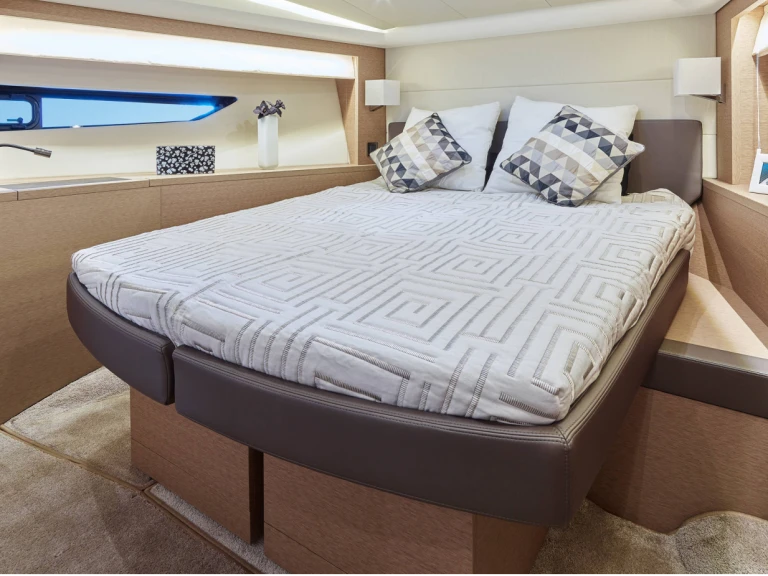 Wynajem Luksusowy jacht Prestige Yachts z patentem 