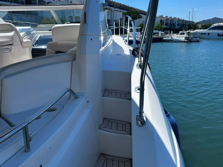 Wynajem Motorówka Sunseeker z patentem 
