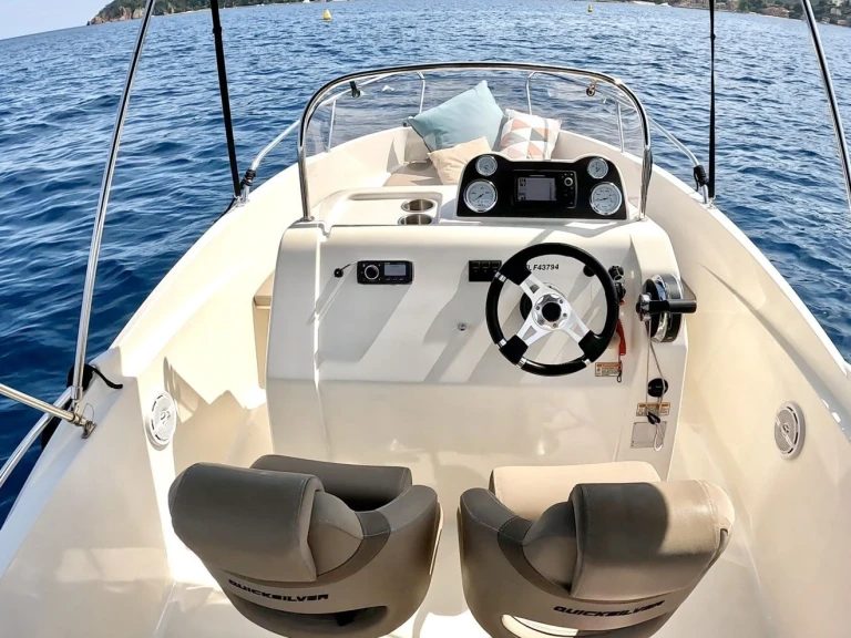 Wynajmij Motorówka z lub bez skippera Quicksilver w Antibes