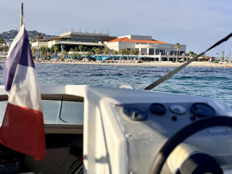 Wynajmij Motorówka z lub bez skippera Rocca w Cannes