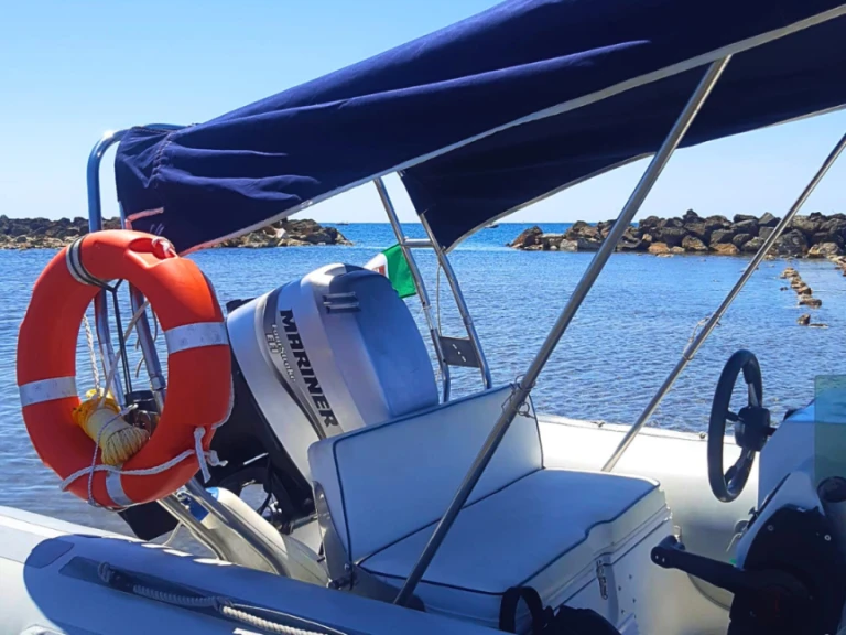 Łódż półsztywna do wynajmu w Santa Marinella w najlepszej cenie