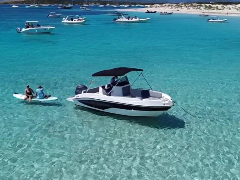 Motorówka do wynajmu w Ibiza Town w najlepszej cenie