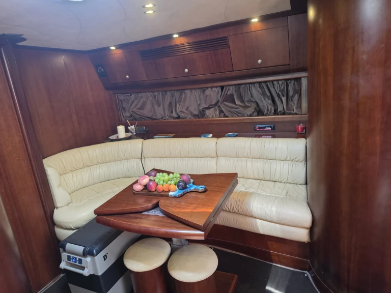 Sea Ray Sea Ray 440 Express Bridge między profesjonalistami a osobami prywatnymi w Saint Paul's Bay
