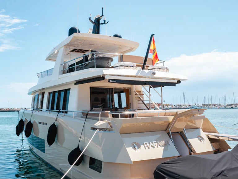 Luksusowy jacht do wynajmu w Ibiza Town w najlepszej cenie