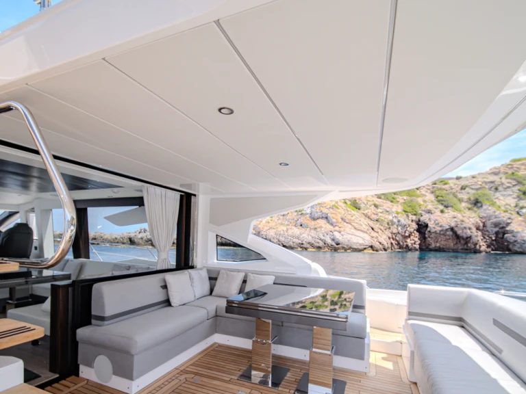 Luksusowy jacht do wynajmu w Ibiza Town w najlepszej cenie