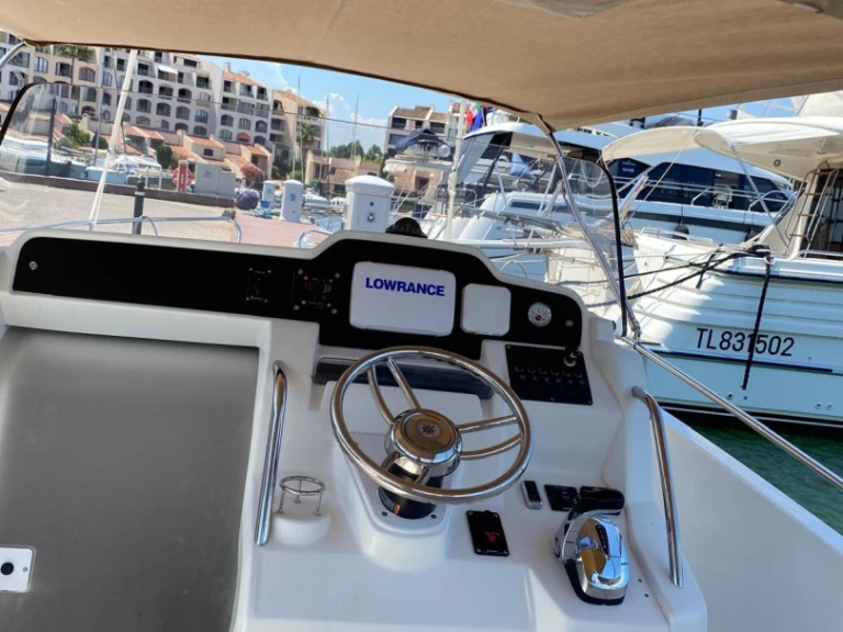 Wynajmij Motorówka z lub bez skippera Jeanneau w Saint-Tropez