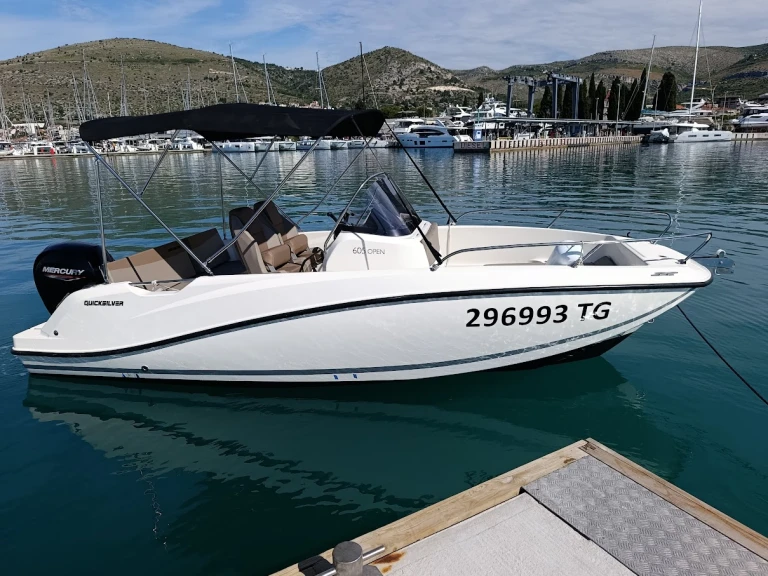 Wynajem Motorówka Quicksilver z patentem 